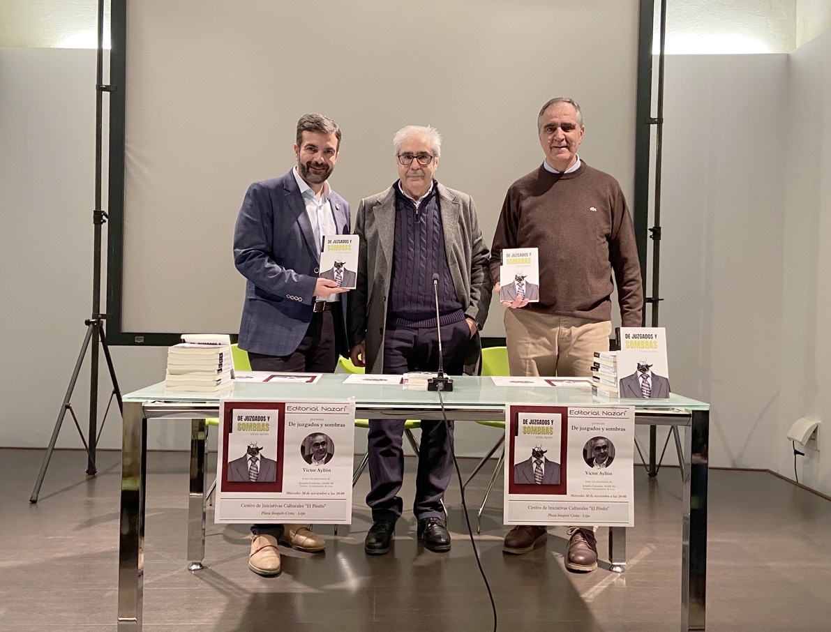 El Escritor Víctor Ayllón, Con El Alcalde Y El Concejal De Cultura. Foto: A. Matas