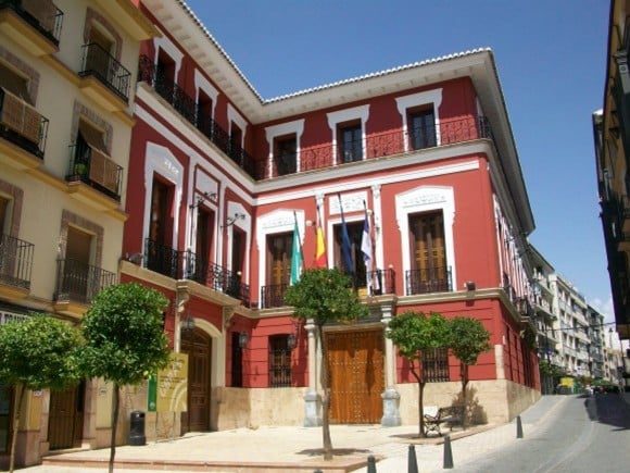 Fachada Principal Del Palacio De Narváez Que Alberga El Ayuntamiento. Foto: Corto