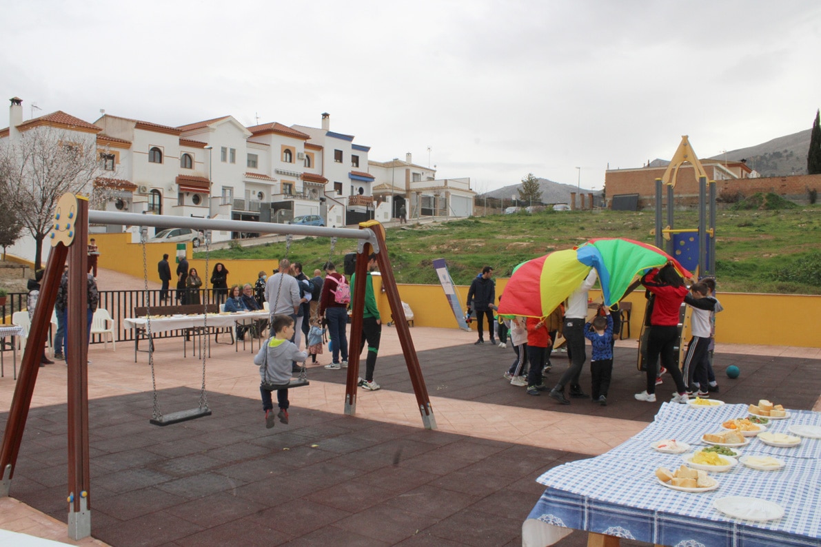 La Barriada De Cerro Vidriero Estrena Su Nuevo Parque Infantil. Foto: Calma