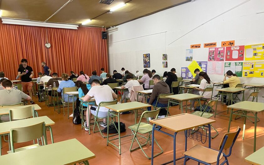 Estudiantes, En Una De Las Salas Habilitadas Para Los Exámenes De La Pevau. Foto: Cedida