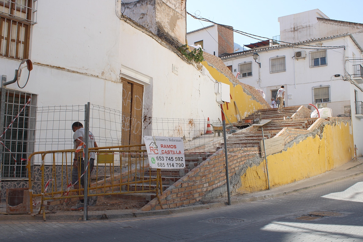 El Ayuntamiento Actúa En La Cuesta Almona Para Darle Más Accesibilidad. Foto: P. Castillo