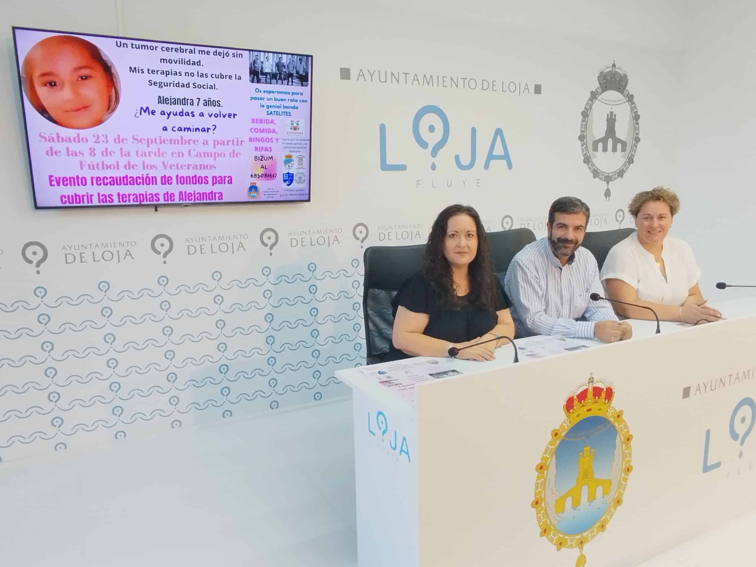 Alcalde, Concejala Y Madre De Alejandra Durante La Presentación Del Evento