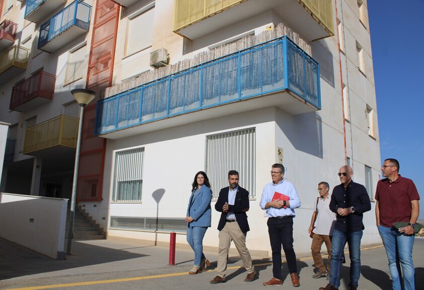 El Alcalde Y Concejales, Acompañan Al Gerente De Visogsa En Su Visita. Foto: E. CaÑizares