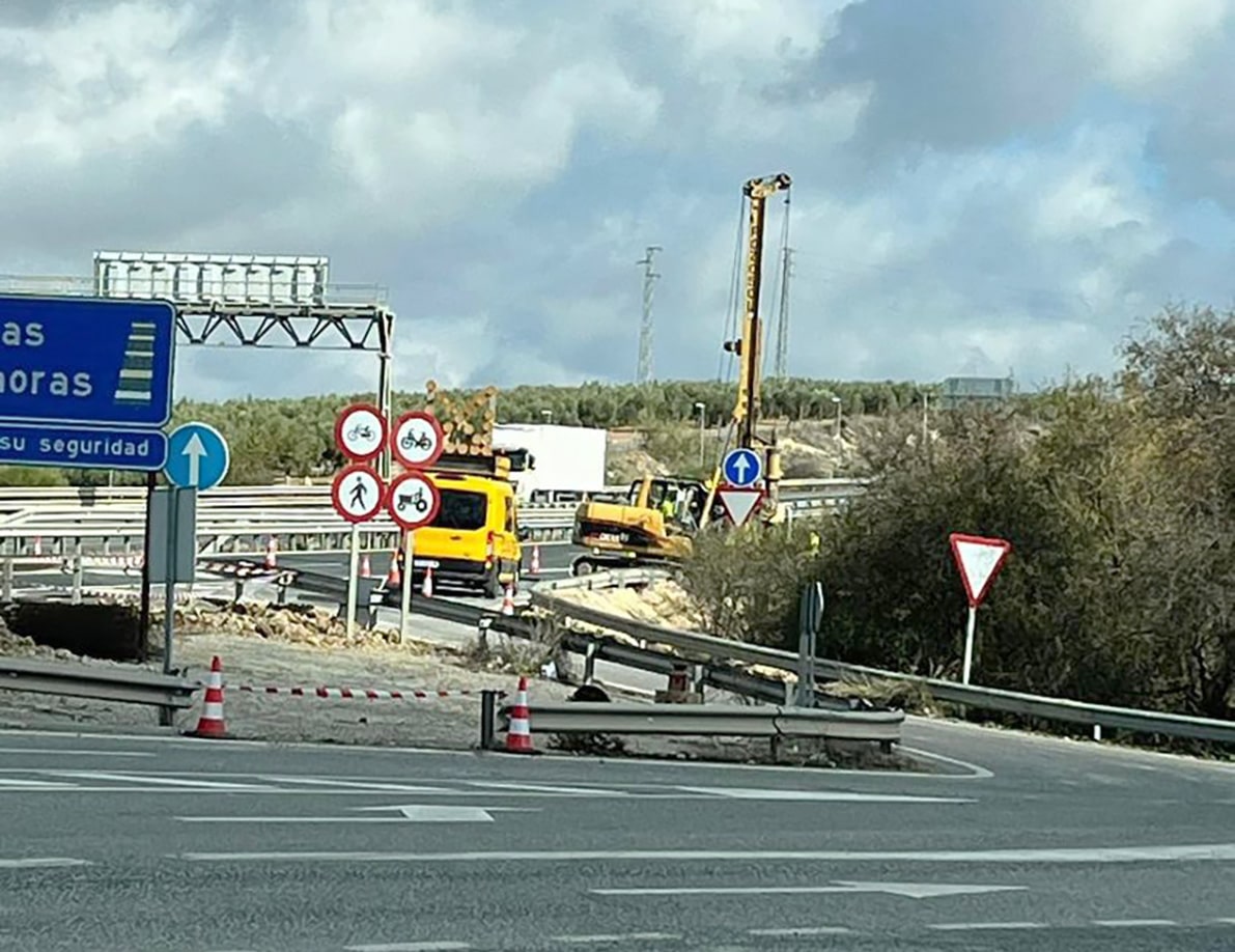 Instalación De Las Pantallas Acústicas De La A 92 A La Altura De Cuesta La Palma. Foto: Cedida