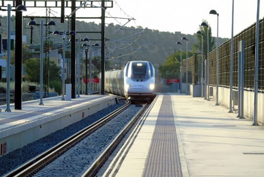 Asociaciones En Defensa De La Movilidad Sostenible Reclaman Un Ferrocarril Regional. Foto: Corto