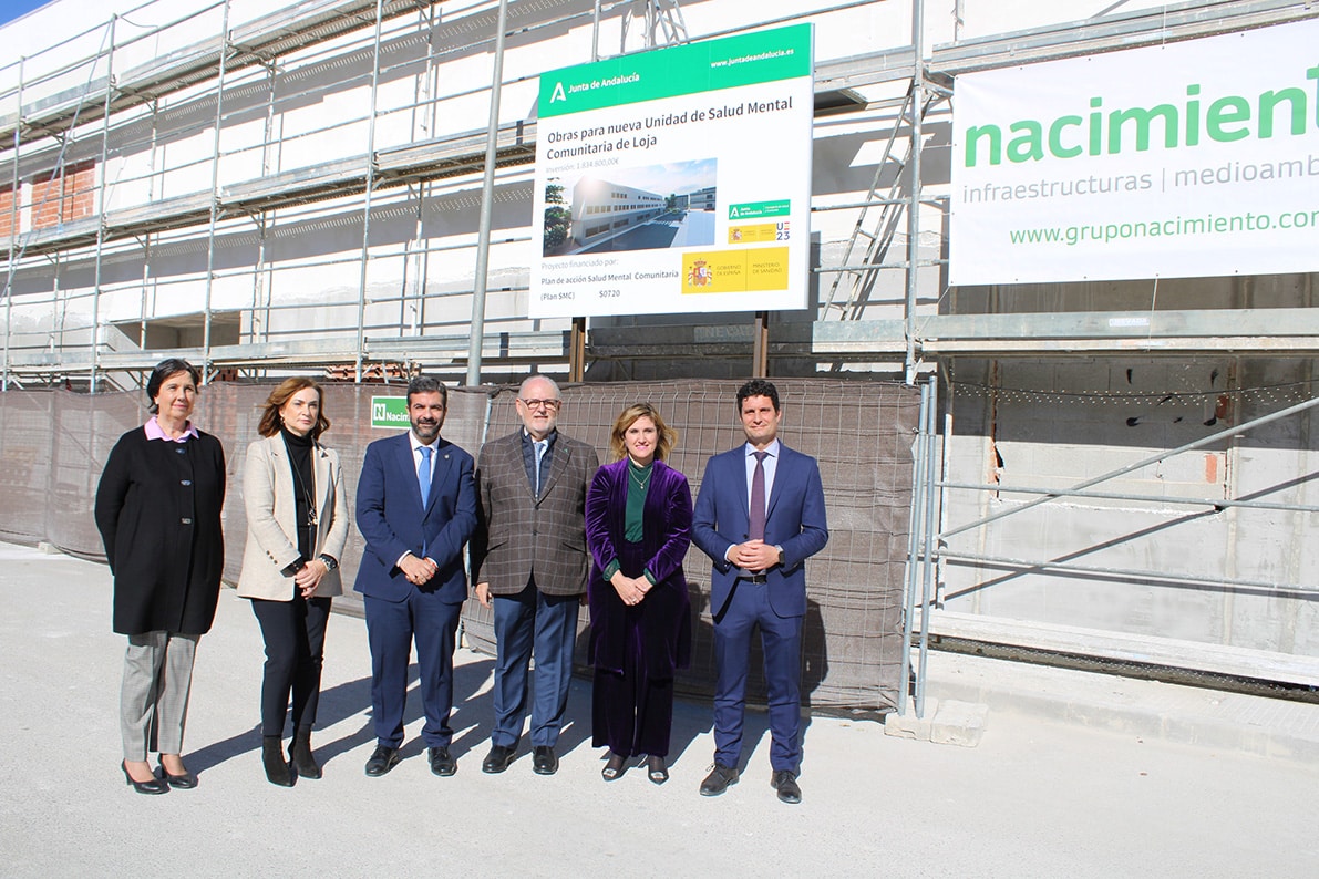 Responsables Locales Y Autonómicos, En La Fachada Del Edificio De Salud Mental