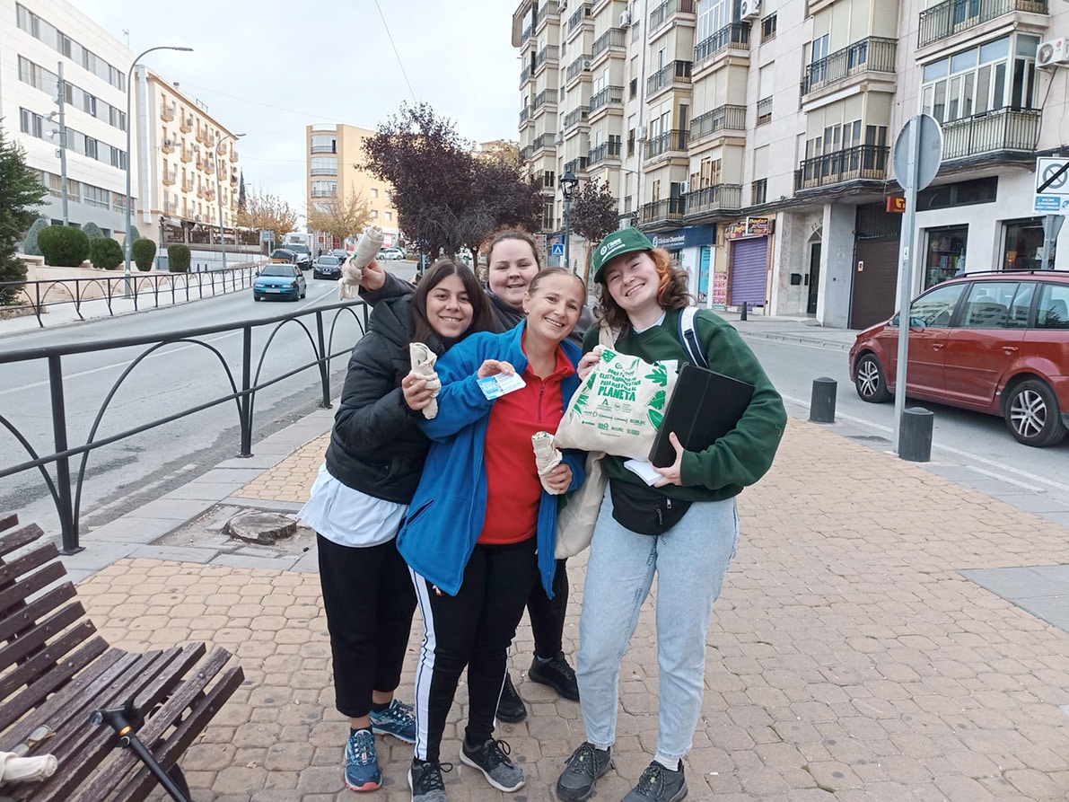 La Campaña De Reciclaje 'dona Vida Al Planeta' Llegó A Loja. Foto: Cedida