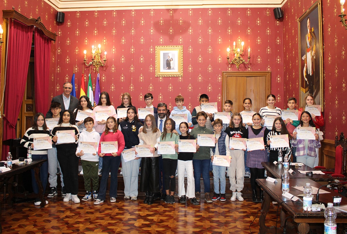 Foto De Familia De Todos Los Participantes En El Pleno Infantil. Foto: A. Matas