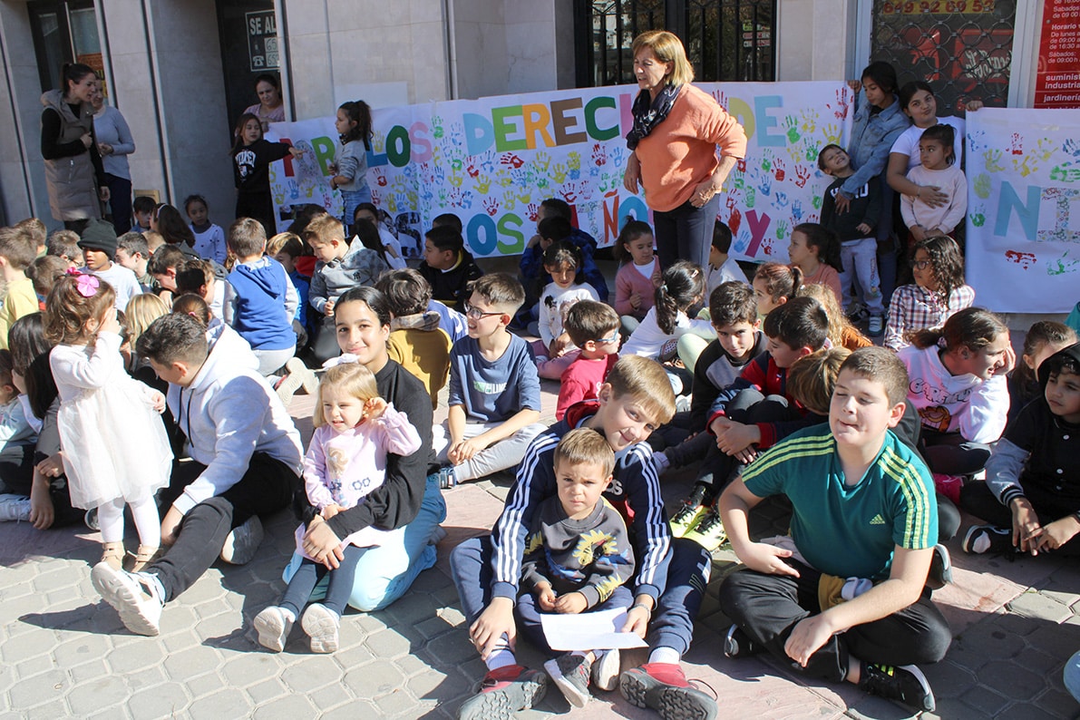 Alumnos Del Colegio San Francisco Que Participaron En La Sentada. Foto: Calma