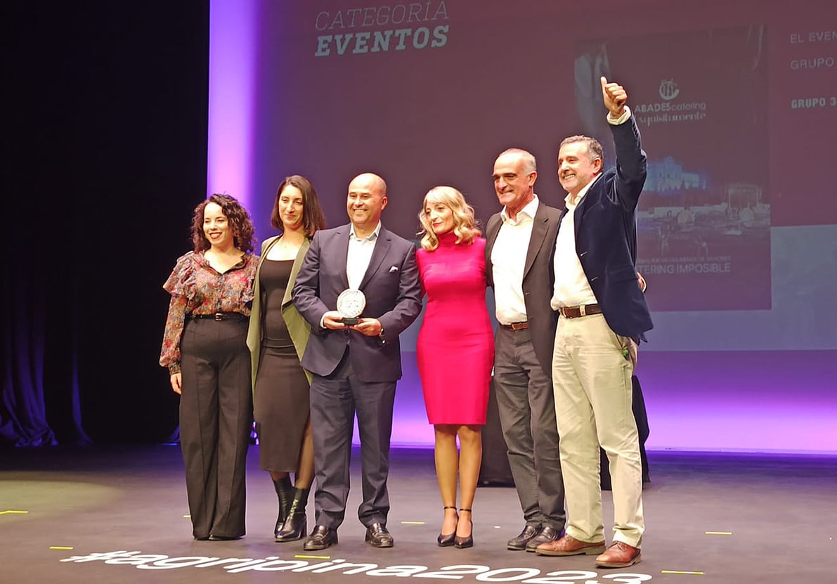 Antonio Martín, De Grupo Abades, Recogiendo El Premio Agripina. Foto: Cedida