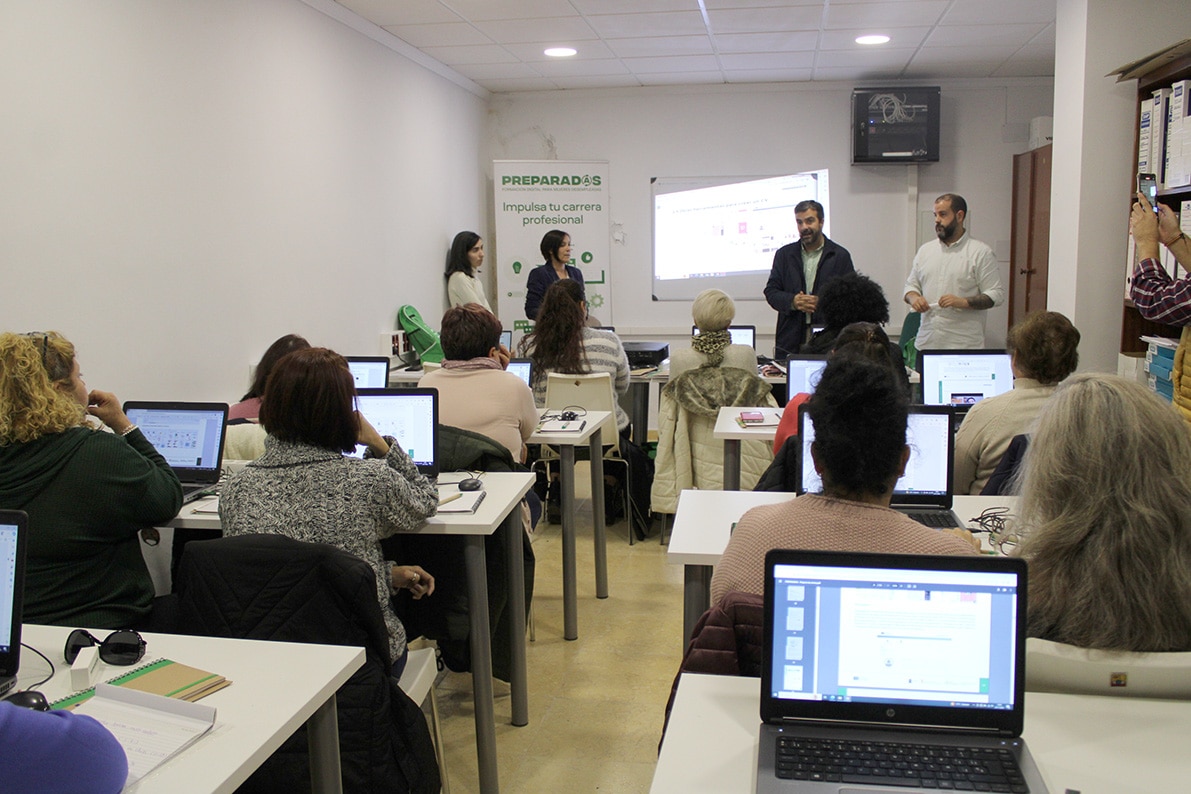 El Alcalde Asistió Al Curso Que Se Imparte En La Agencia De Desarrollo. Foto: Calma