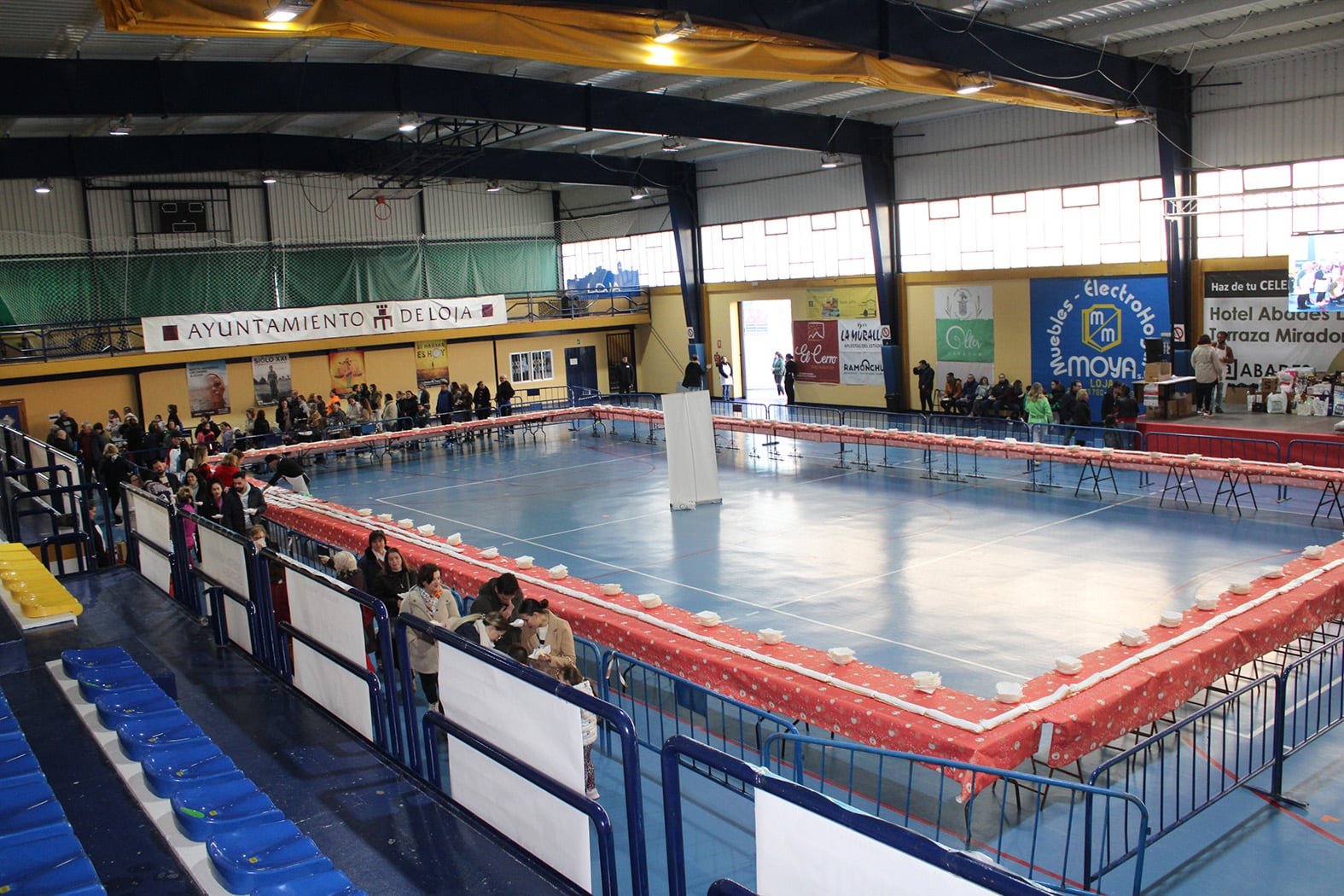 Imagen Del Espectacular Rosco De Loja Que Llenó Por Completo El Pabellón. Foto: Paco Castillo