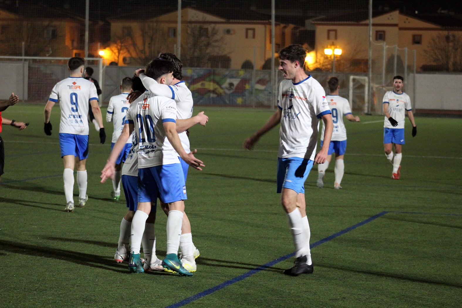 Los Jugadores Del Loja Cd Celebran La Victoria Tras La Espectacular Remontada. Foto: Miguel JÁimez