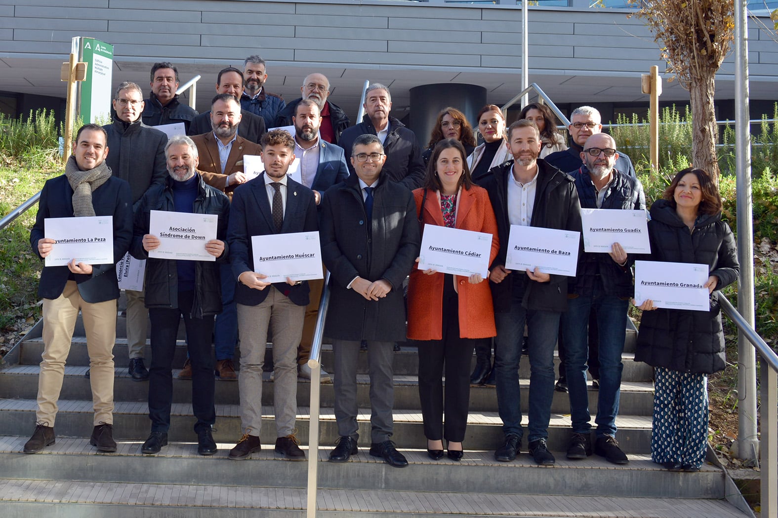 El Delegado Junto A Los Concejales Durante La Entrega De Los Proyectos