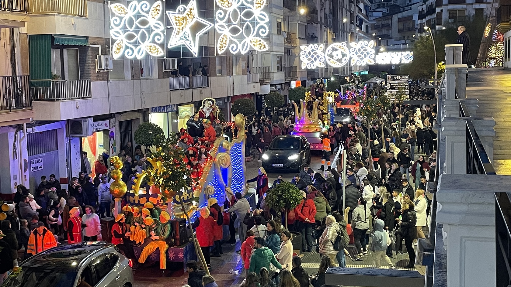 La Cabalgata Real Pasa Por La Avenida De Los Ángeles