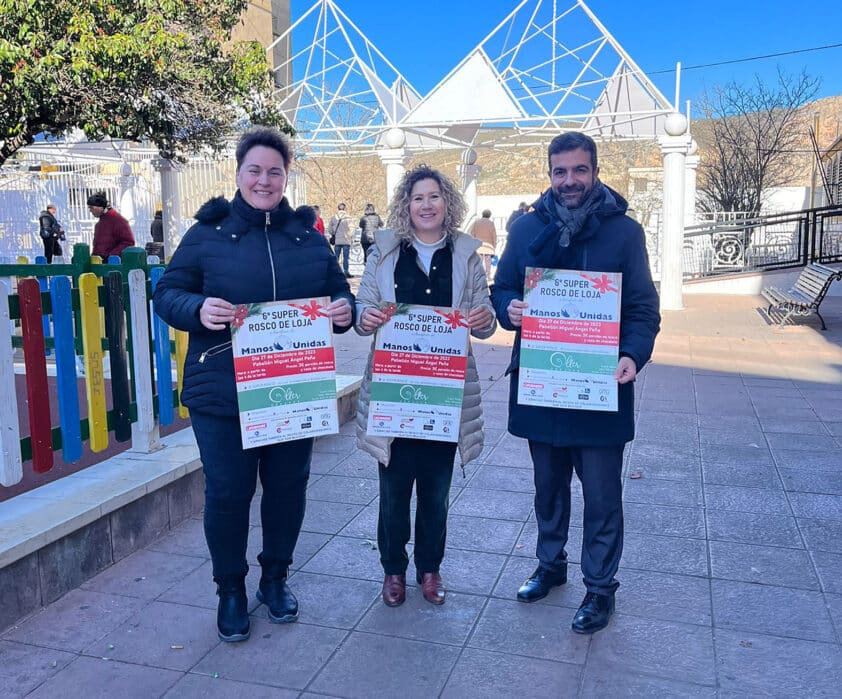 Encarni Martínez, Joaquín Camacho Y María Pía Caro Con El Cartel Del Evento