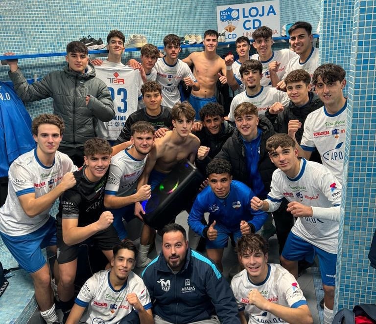 Los Jugadores Del Loja Cd Juvenil Celebran La Victoria Conseguida Frente Al Arenas.