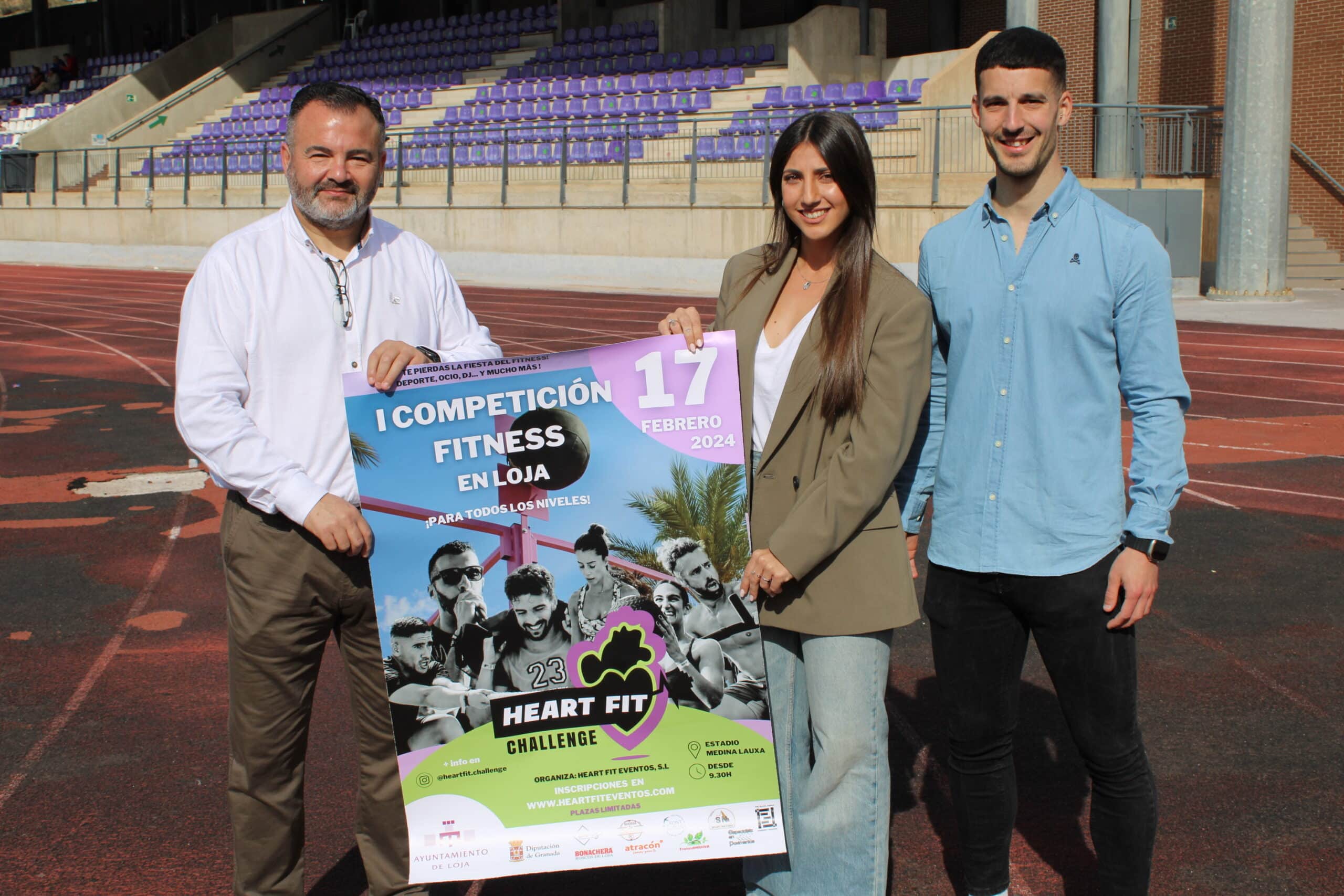 José Antonio Gallego Junto A Gema Ruiz Y Alejandro De La Lastra, Con El Cartel Del Evento. Foto: P.c