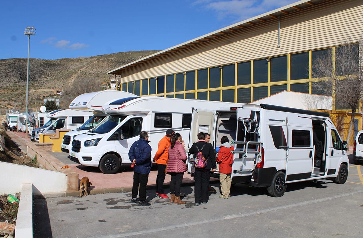 Algunas De Las Autocaravanas Que Se Estacionan En El Nuevo Aparcamiento. Foto: A. Matas