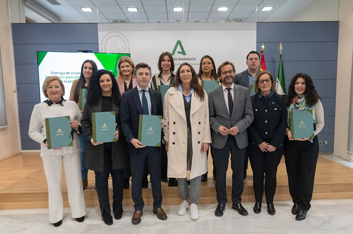 La Consejera De Familias E Igualdad, Junto A Representantes Municipales. Foto: Cedida