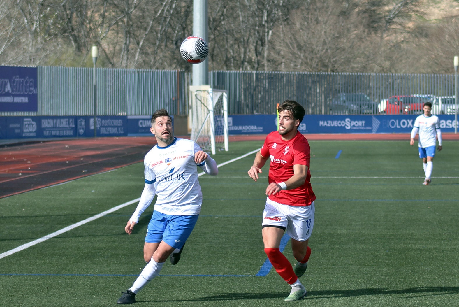 Gallo Pugna Con Un Jugador Del Churriana En El Anterior Partido En Casa Ante El Churriana. M.j.