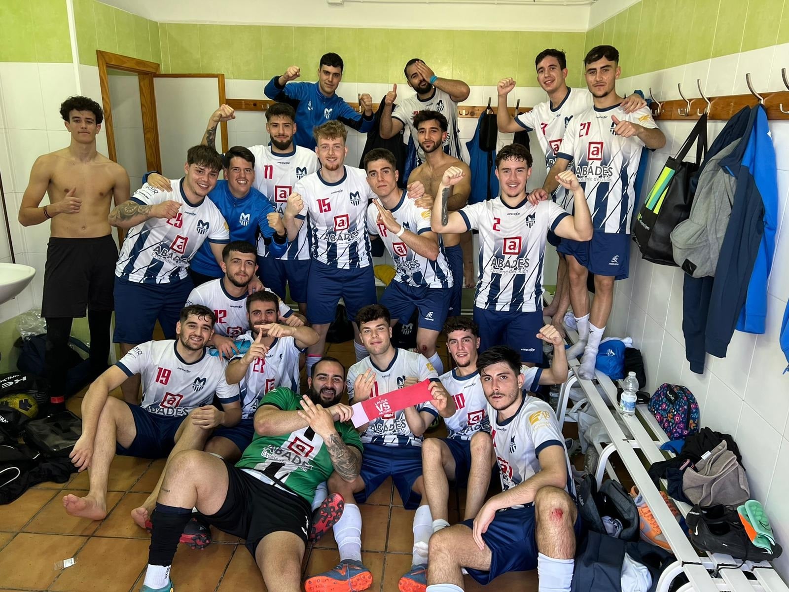 Los Jugadores Del Medina Lauxa Celebran La Victoria Tras Ganar En Otura