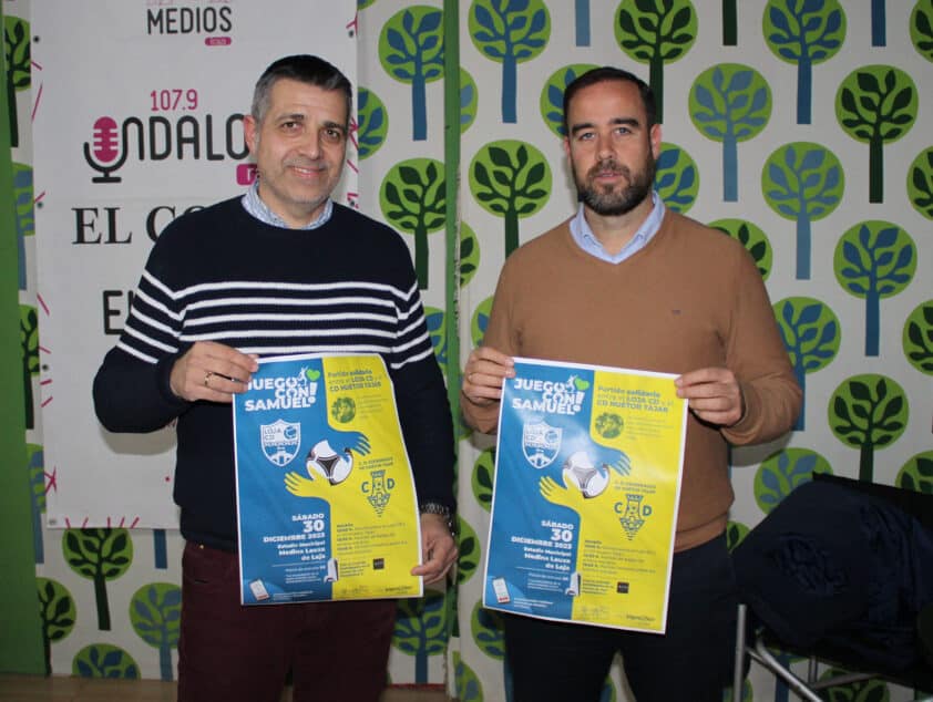 Paco Rodríguez, Padre De Samuel, Y Christian Alba, Presidente Del Loja Cd, Con El Cartel Del Evento