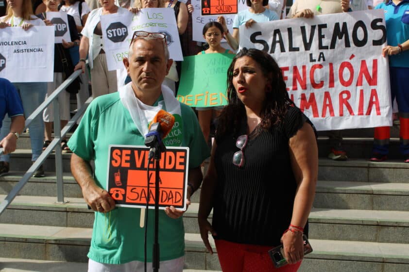 Los sanitarios del centro lojeño se sumaron ayer a la huelga de la sanidad a nivel andaluz y afirman que en una semana se sigue desmantelando los servicios que se ofrecen a la población