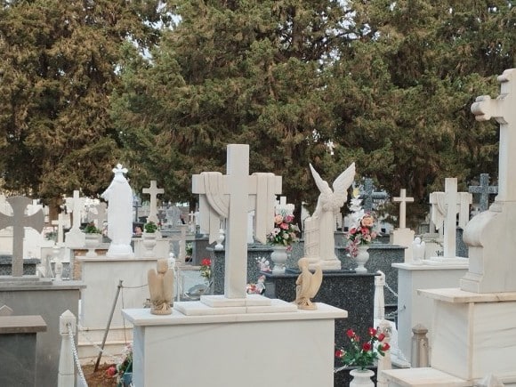 Los Tres Camposantos Lojenos Se Llenan De Flores Por El Dia De Todos Los Santos